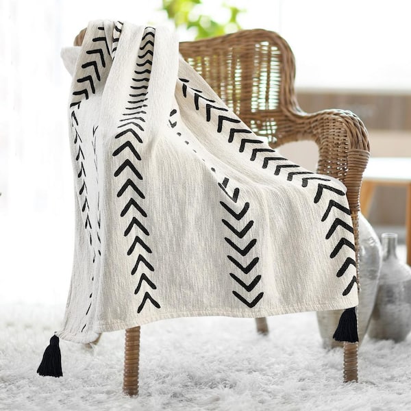 Unbranded Avant Garde Black/White 50 in. x 60 in. Modern Boho Basic Chevron Geometric All Natural Cotton Throw Blanket