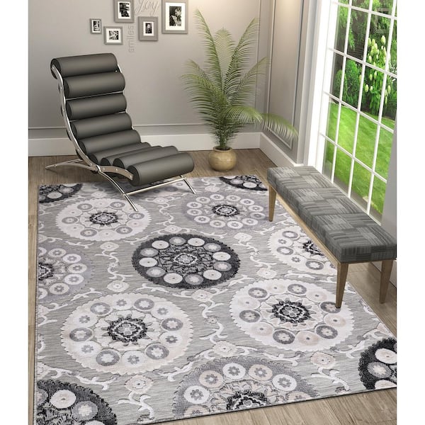 Black Floral Medallion Indoor/Outdoor Area Rug