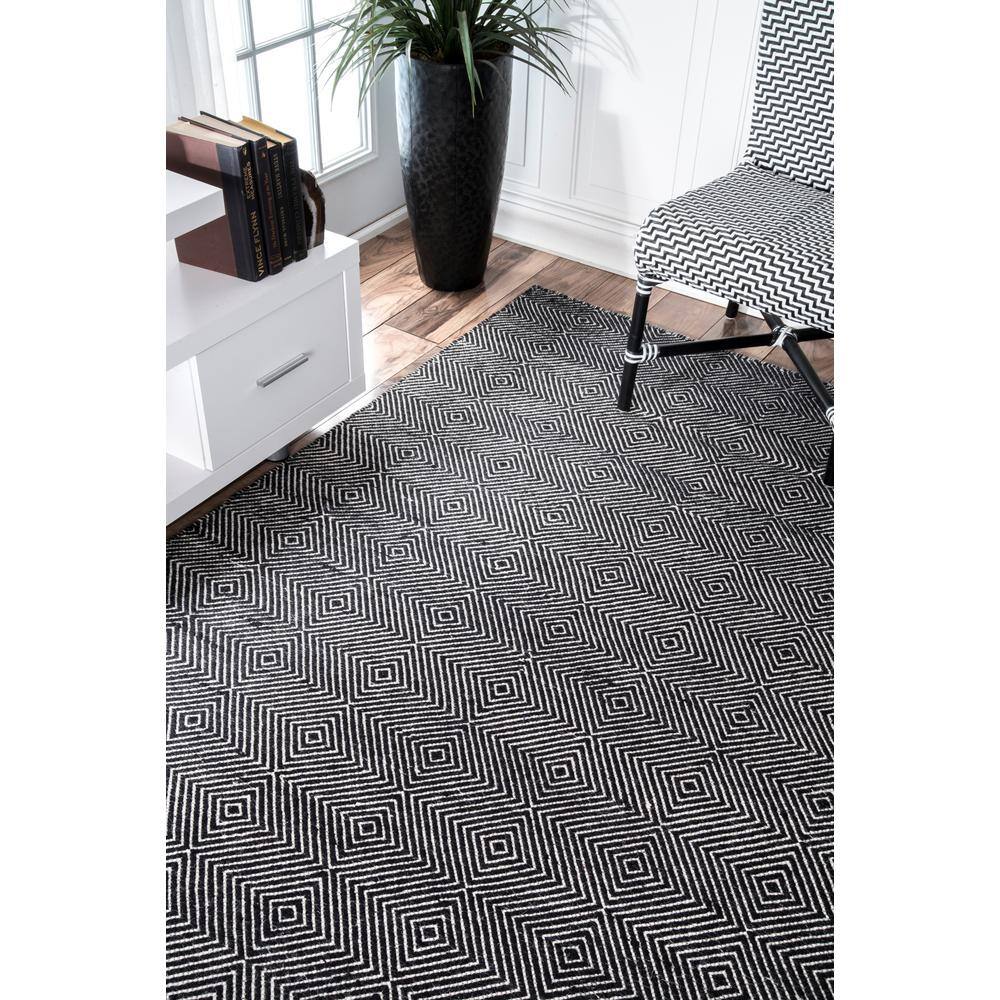 Handmade Black Geometric Wool 6' x 9' Area Rug