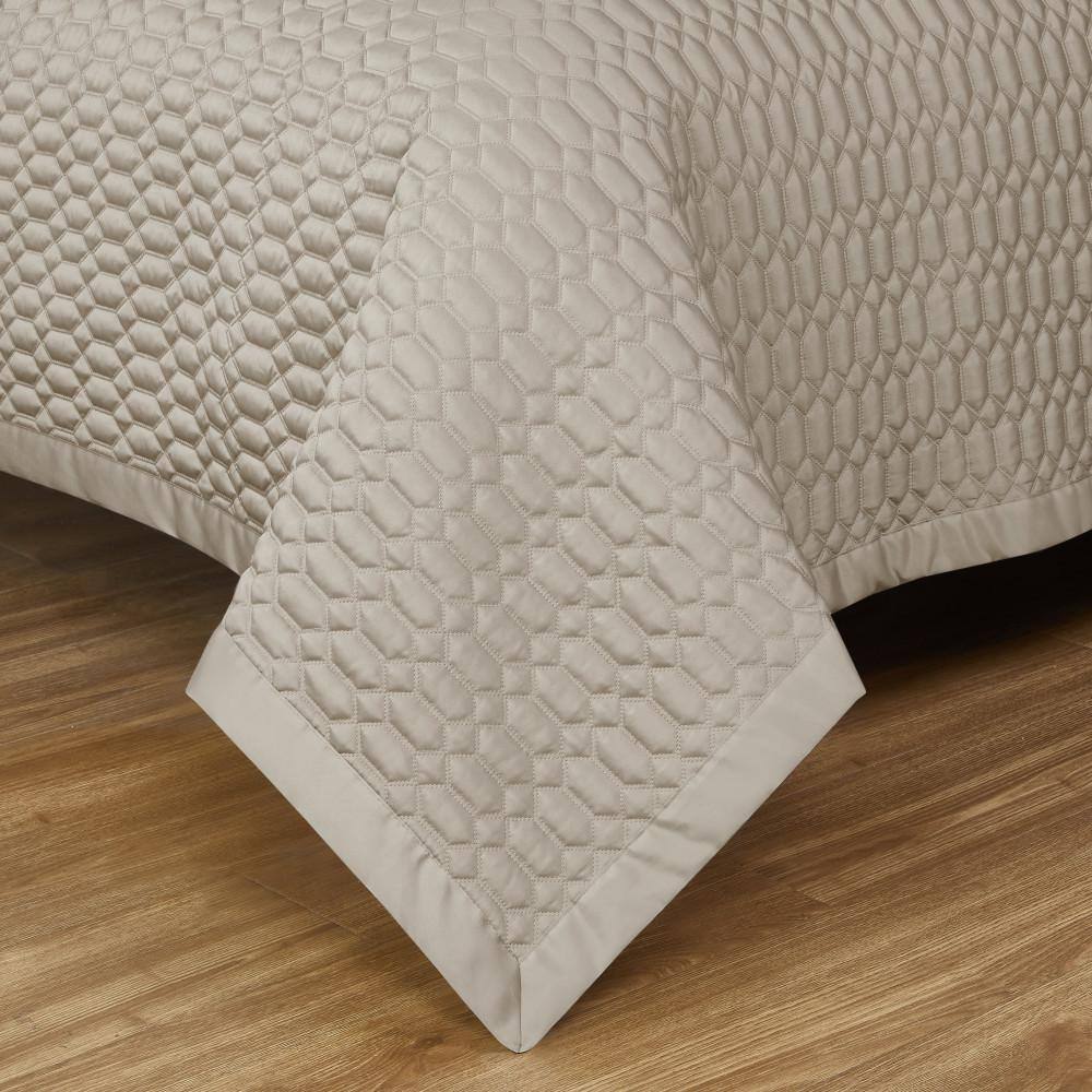 Pebble Puff Full Quilt Set with Geometric Stitching