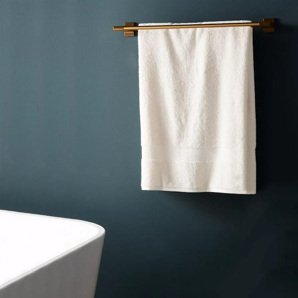 https://images.thdstatic.com/productImages/acbcbde8-444c-4488-9cf7-6673ecb9edc0/svn/marshmallow-delara-bath-towels-a1hctowel-6-ivy-c3_600.jpg