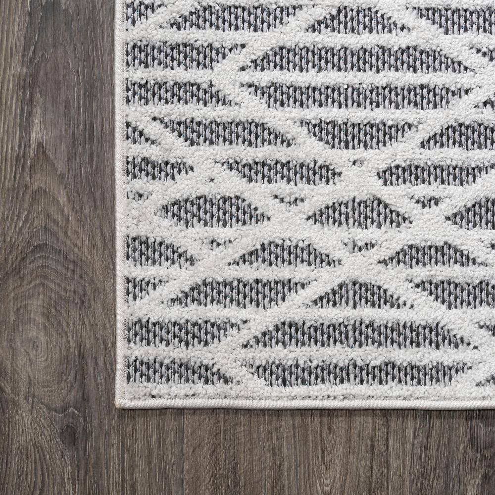 Ivory Diamond Easy-Care Synthetic 8' x 10' Indoor/Outdoor Rug