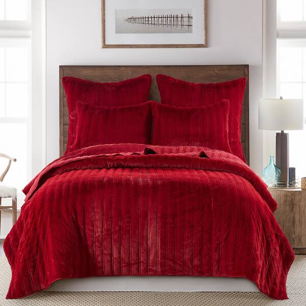 LEVTEX HOME Faux Fur Red Stripe Quilting Microfiber King/Cal King Quilt