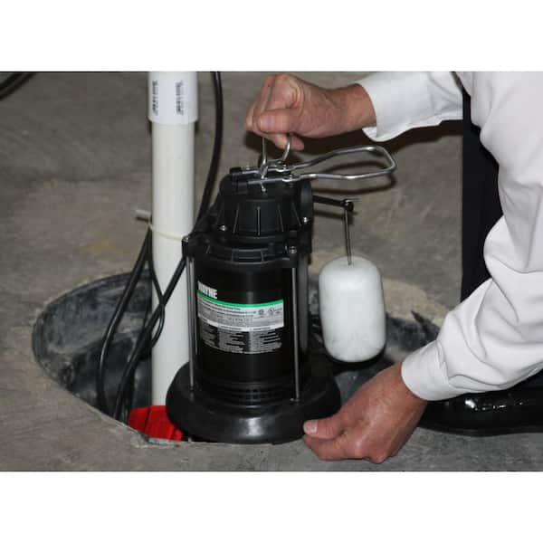 WAYNE SPF33 Thermoplastic Submersible Sump Pump With Vertical Float Switch 