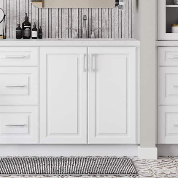 https://images.thdstatic.com/productImages/ad0915eb-f440-45c5-876f-c36ba187b339/svn/white-hampton-bay-assembled-kitchen-cabinets-vtf36-elwh-4f_600.jpg