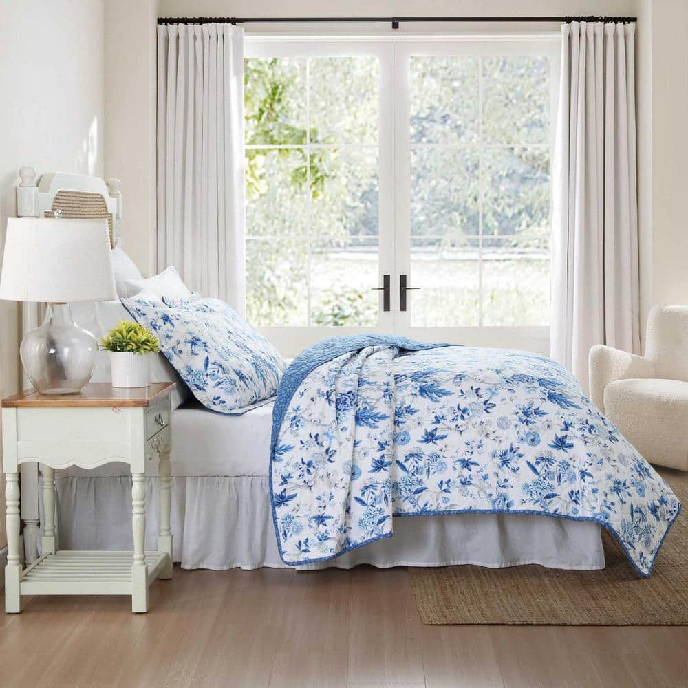 Full Blue Cotton Reversible Floral Quilt Set
