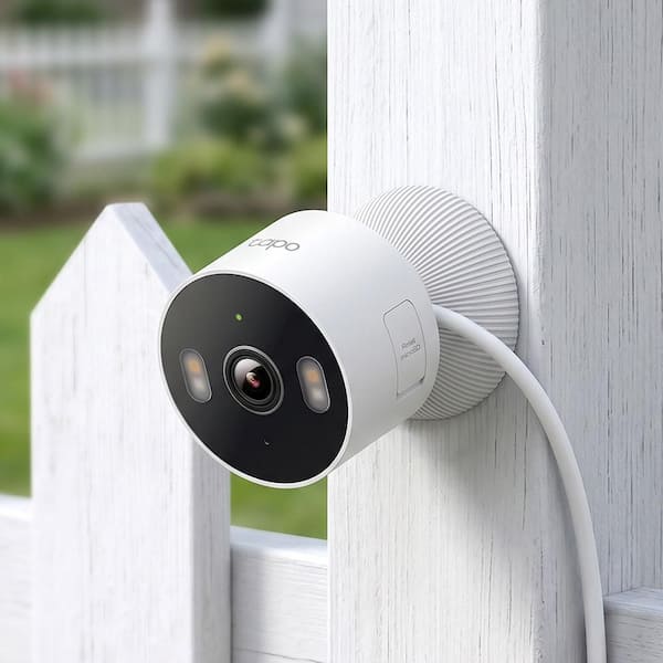 TP-LINK Tapo 2k Indoor/Outdoor Plug-In Security Camera with SD