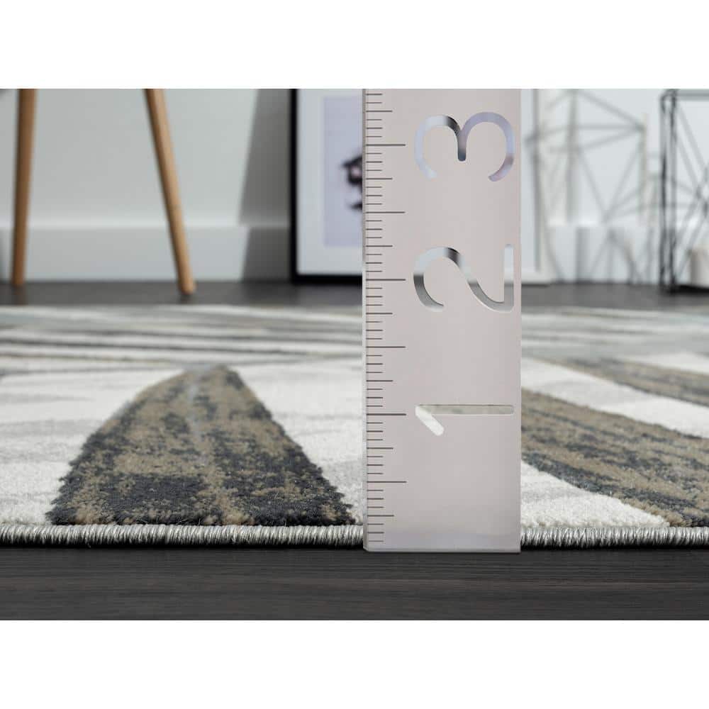 Gray and Brown Floral Palm Leaves Synthetic Area Rug, 5'3" x 7'6"