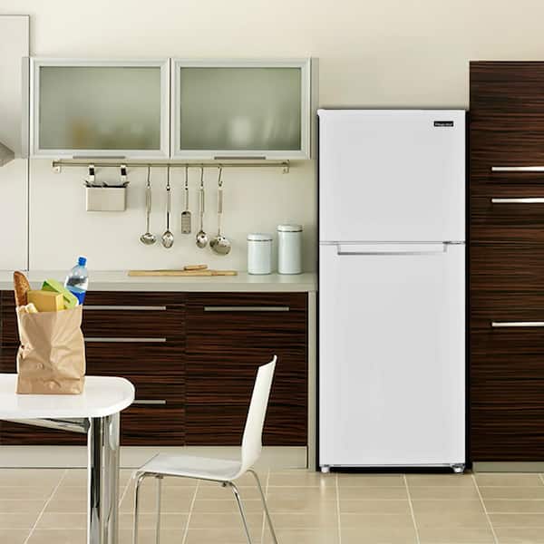 https://images.thdstatic.com/productImages/ad409ce1-93e7-4b0a-bc40-4de43a02a815/svn/MagicChef-Top-Freezer-Refrigerator-in-White-Lifestyle-Closed_600.jpg