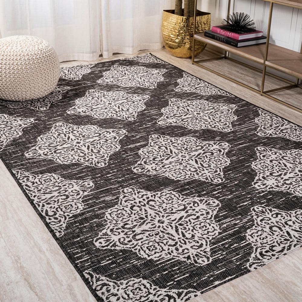 Black and Ivory Medallion Synthetic 8' x 10' Indoor/Outdoor Rug