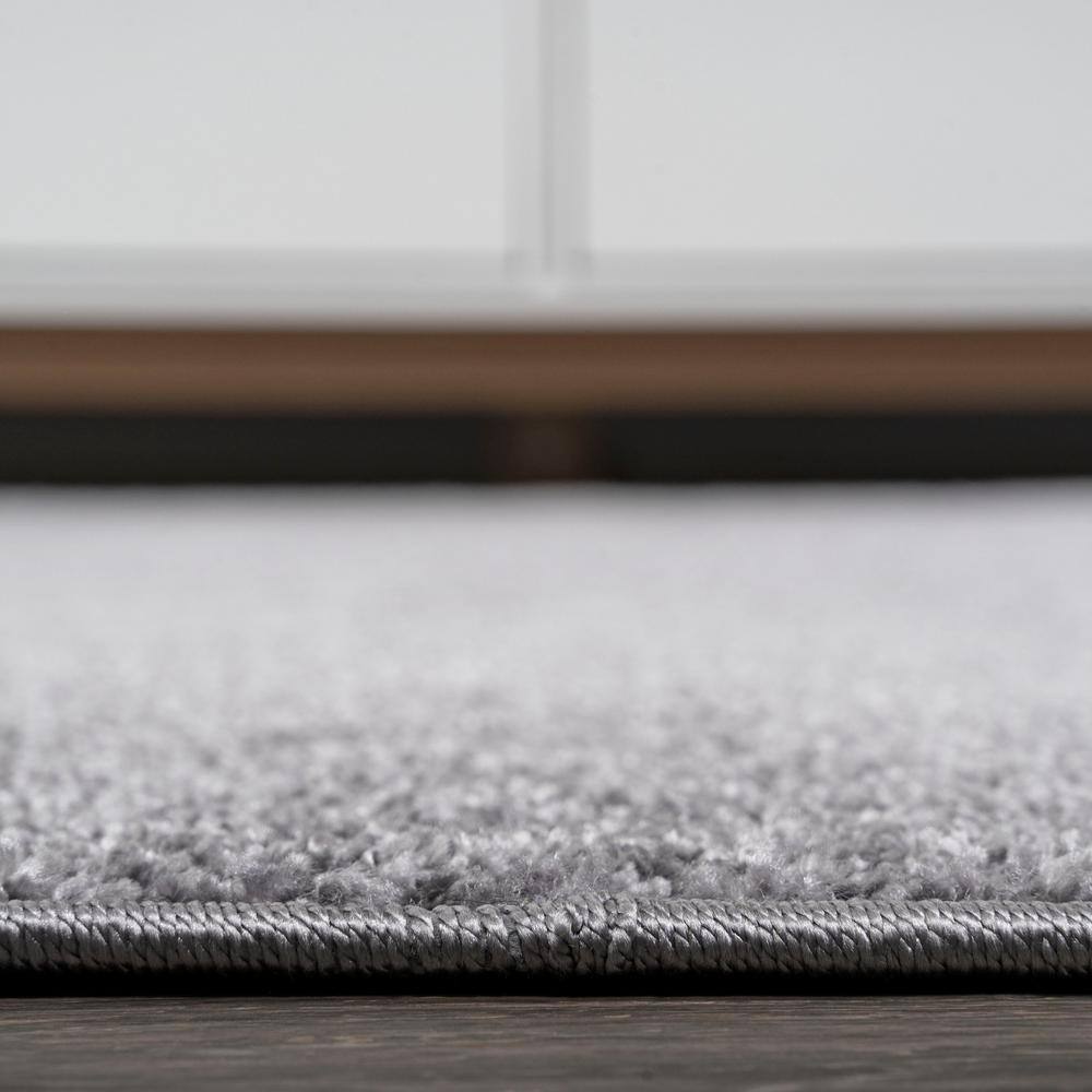 Gray Solid Low-Pile Synthetic Indoor Area Rug 3 x 5