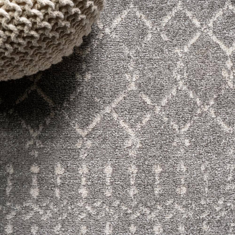 Reversible Gray/Ivory Trellis Synthetic 8' x 10' Area Rug