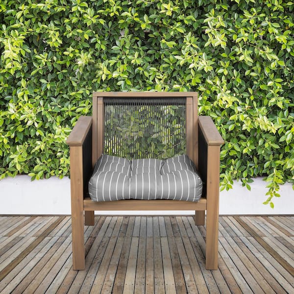 https://images.thdstatic.com/productImages/ad532d97-50e2-460d-9d36-acdebbd70359/svn/classic-accessories-outdoor-dining-chair-cushions-62-259-011002-2pk-64_600.jpg