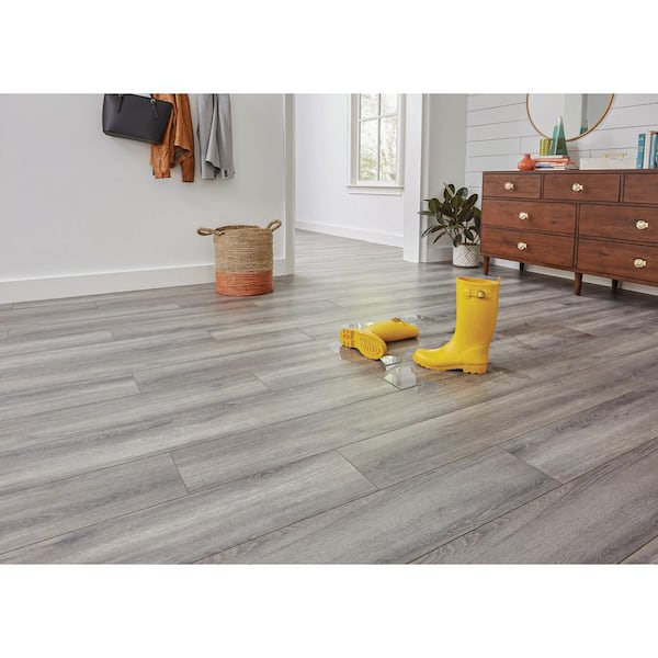 Krono Original Azalea Oak 10 mm T x 8 in. W Waterproof Laminate Wood Flooring (18.6 sqft/case)
