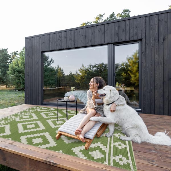 Milan Design Green and Creme 6 ft. x 9 ft. Size 100% Eco-friendly Lightweight Plastic Indoor/Outdoor Area Rug