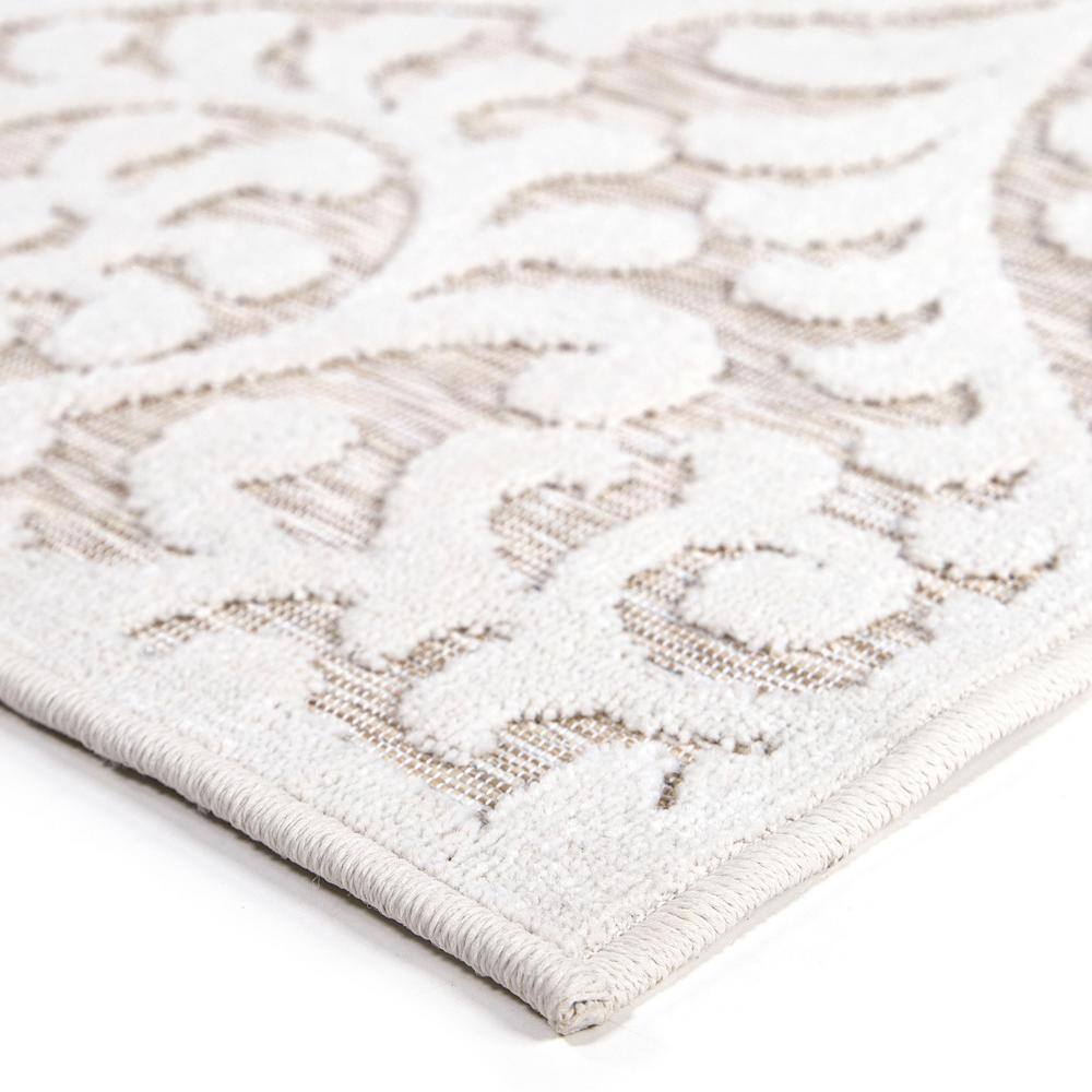 Natural Gray Damask Pattern Indoor/Outdoor Runner Rug