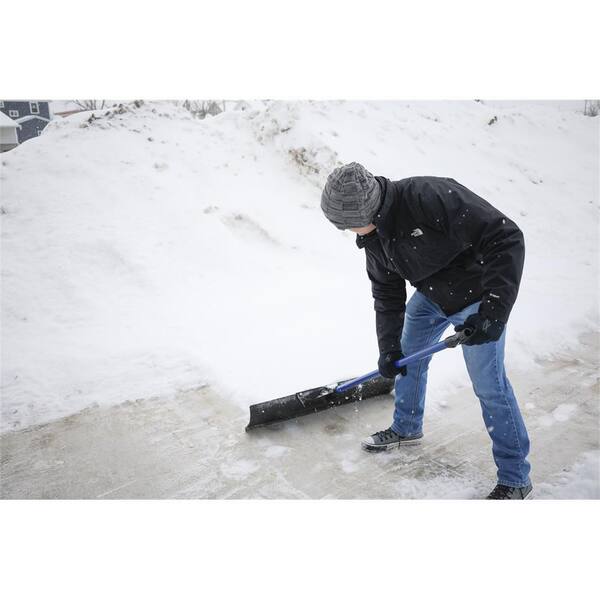 Suncast 24 Inch Ultra High Molecular Weight Steel-Resin Snow - View #10