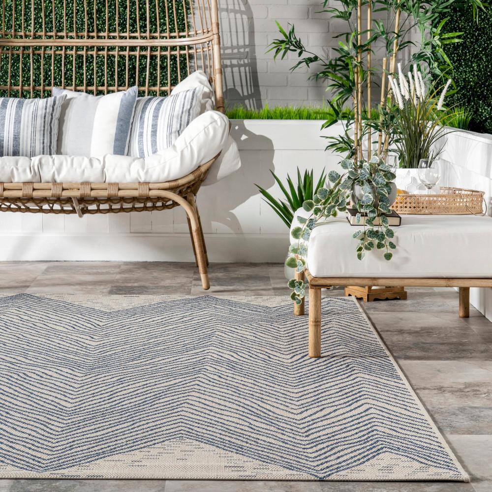Reversible Chevron Waves Blue Synthetic 3'x5' Indoor/Outdoor Rug