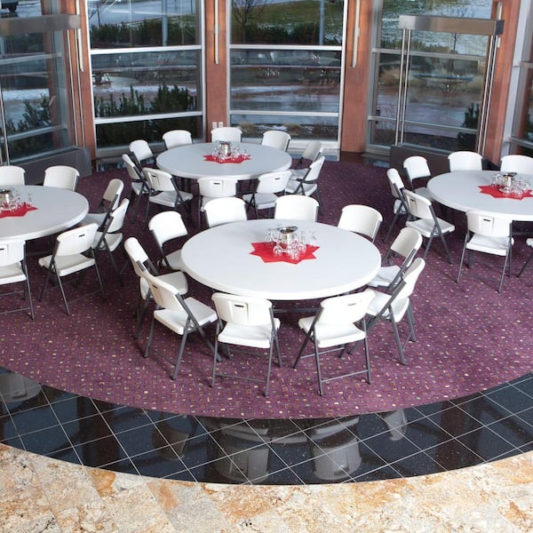 Lifetime 72 In Round Commercial, How Many Chairs Around 72 Round Table