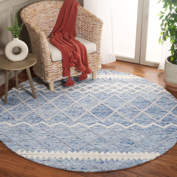 Glamour 6 ft. x 6 ft. Round Blue/Ivory Chevron Geometric Area Rug