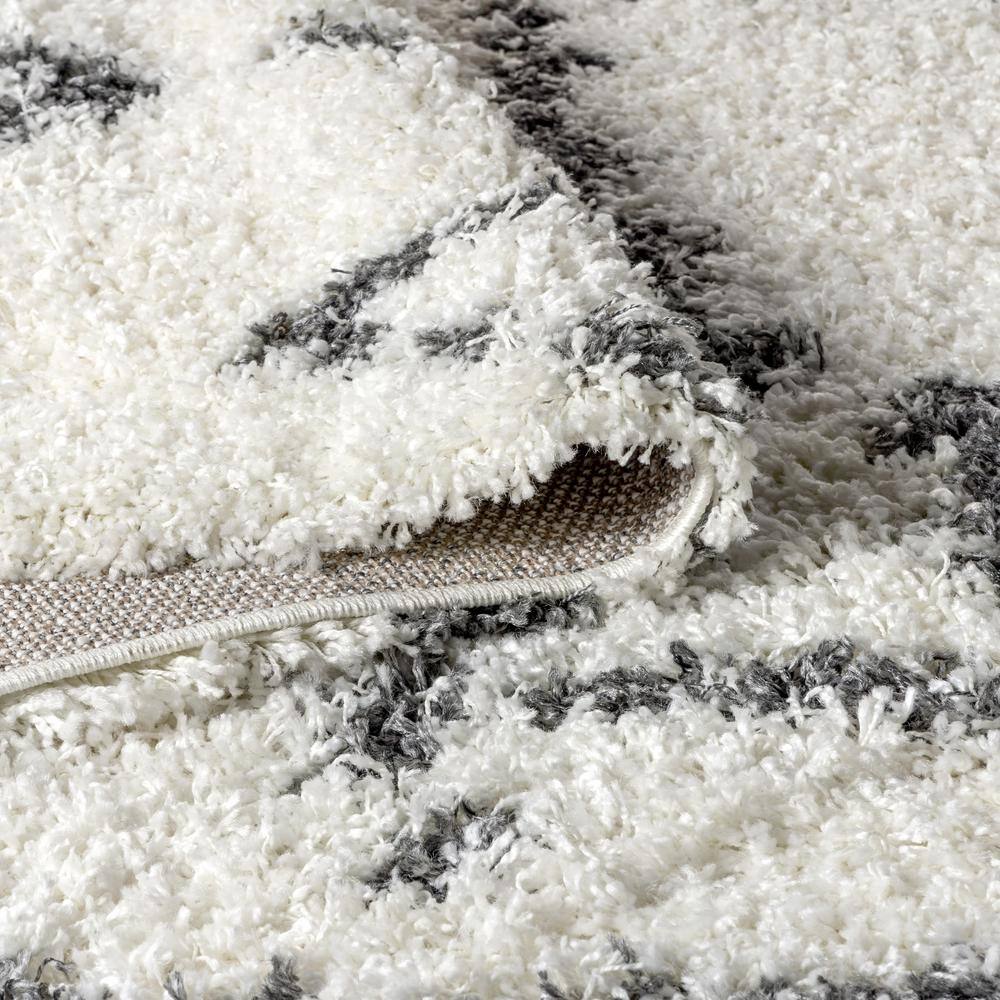 4' x 6' Grey and Ivory Synthetic Shag Area Rug