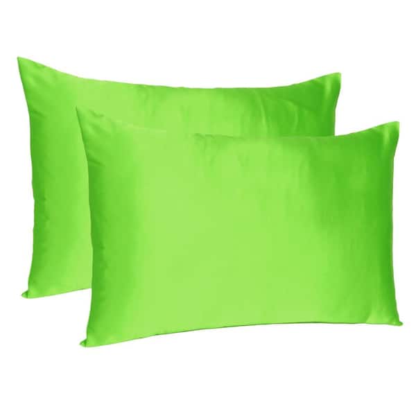 HomeRoots Amelia Bright Green Solid Color Satin King Pillowcases (Set of 2)
