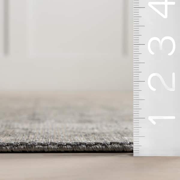 Hillstone Grey 6 ft. 7 in. x 9 ft. Traditional Vintage Medallion Area Rug