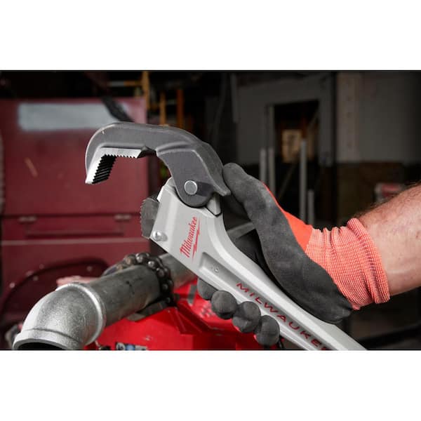 Milwaukee 18 in. Self-Adjusting Aluminum Pipe Wrench 48-22-7418