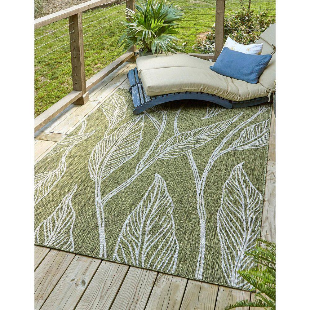 Botanical Green and Ivory Synthetic Outdoor Area Rug, 7' x 10'