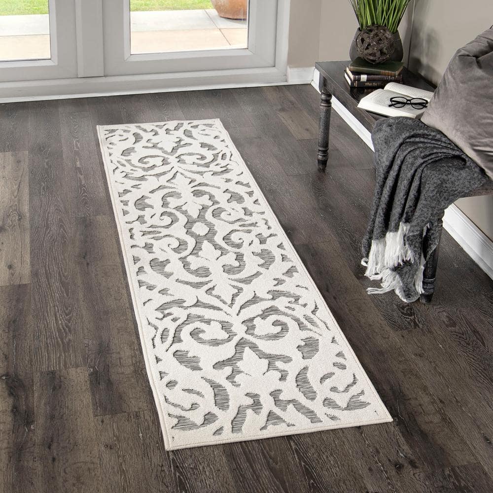 Natural Gray Damask Pattern Indoor/Outdoor Runner Rug