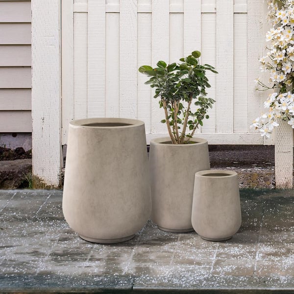 https://images.thdstatic.com/productImages/aec0ca94-a0bd-498a-9651-ae63fe5cc89f/svn/weathered-concrete-kante-plant-pots-rf2015023abc-c80021-2-fa_600.jpg