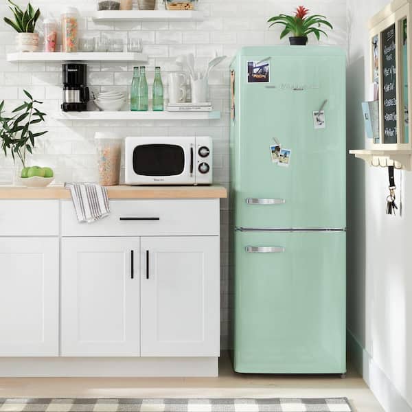 Dusver ervaring Classificeren Unique Appliances Classic Retro 21.6 in. 7 cu. ft. Retro Bottom Freezer  Refrigerator in Summer Mint Green, ENERGY STAR UGP-215L LG AC - The Home  Depot