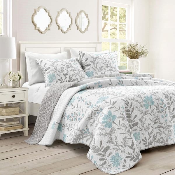 Full offers size bed quilt