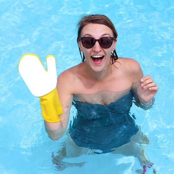 KOKIDO Scrub-O Scrubbing Mitt for Swimming Pools