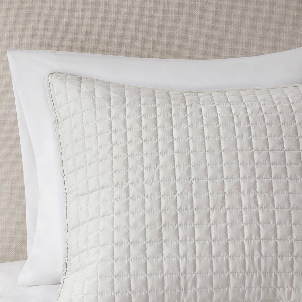 Full White Microfiber Reversible Quilt Set