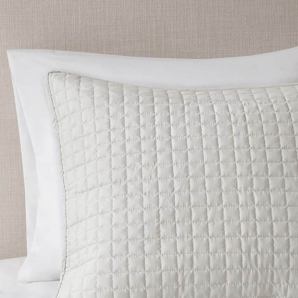White King Reversible Microfiber Quilt Set