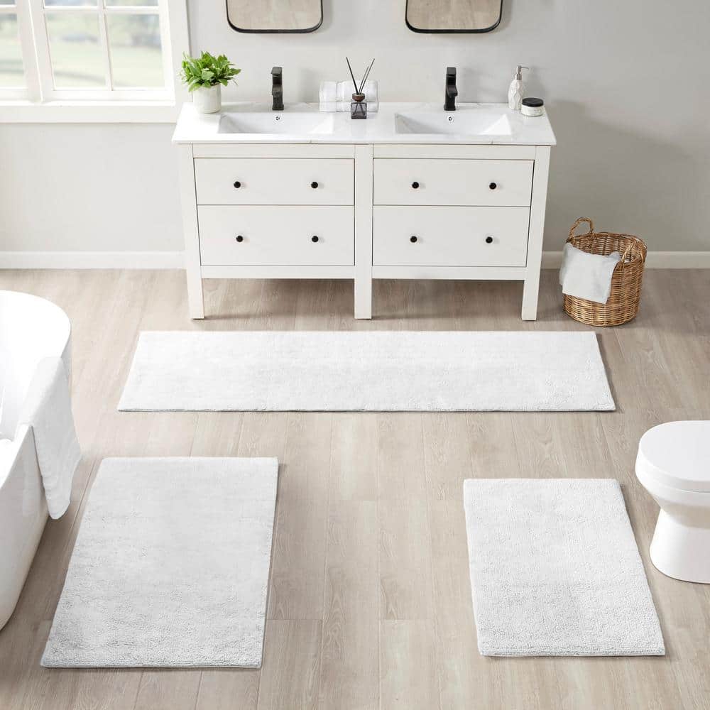 Plume Feather Touch Luxe Reversible Bath Rug 24"x40" - White