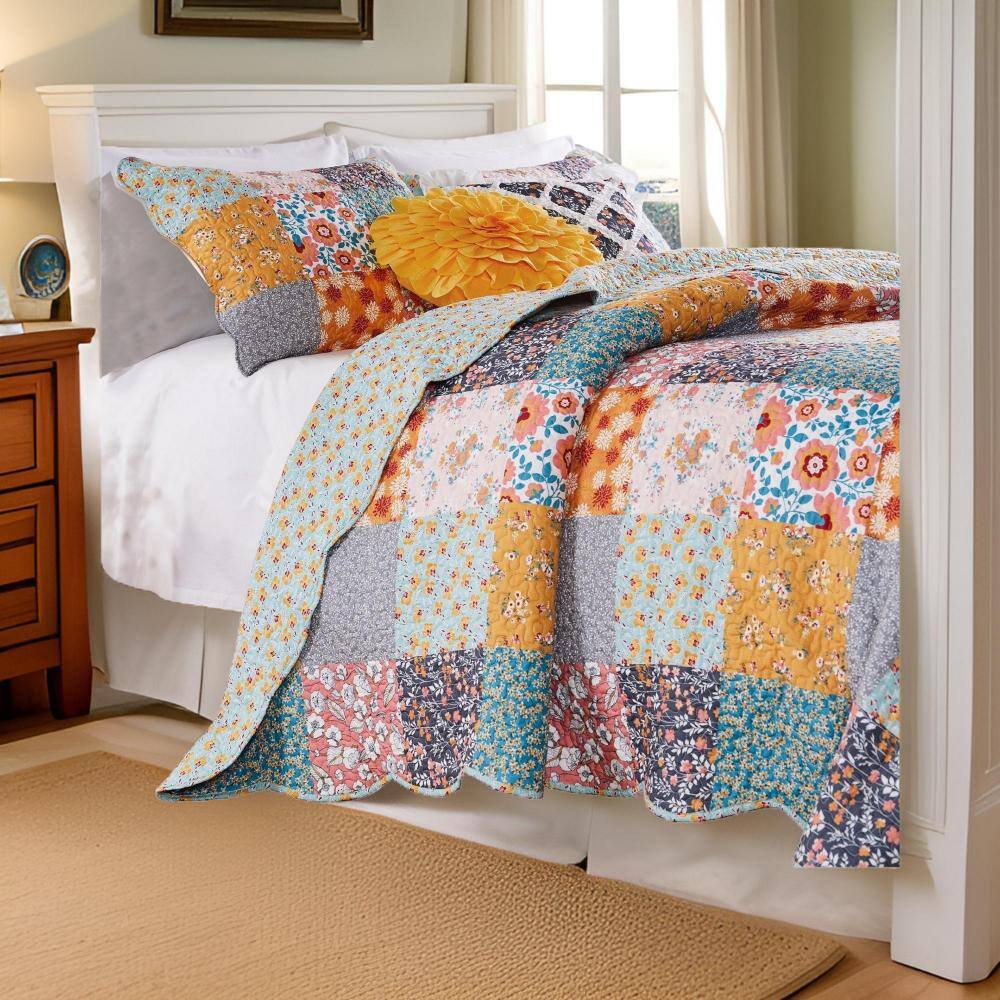 King Pink Microfiber Reversible Patchwork Quilt Set