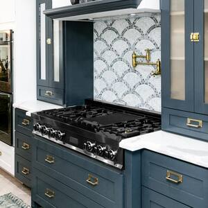 48" Porcelain Gas Stovetop in Black Stainless Steel with 7 Gas Brass Burners and Griddle (RTB-BR-48)