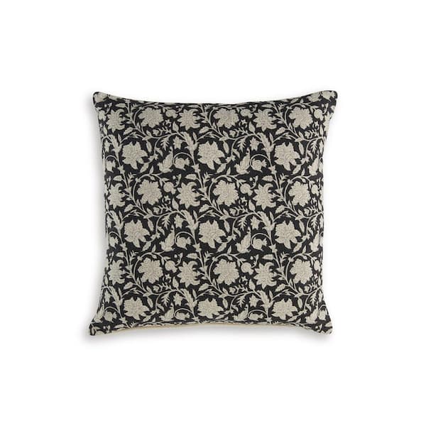 Signature DESIGN BY ASHLEY Alanderson Black/Gray Botanical Polyester 20 in. X 20 in. Throw Pillow (Set of 4)