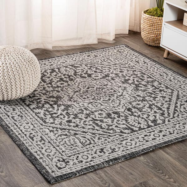 Sinjuri Medallion Textured Weave Gray/Black 5 ft. Square Indoor/Outdoor Area Rug