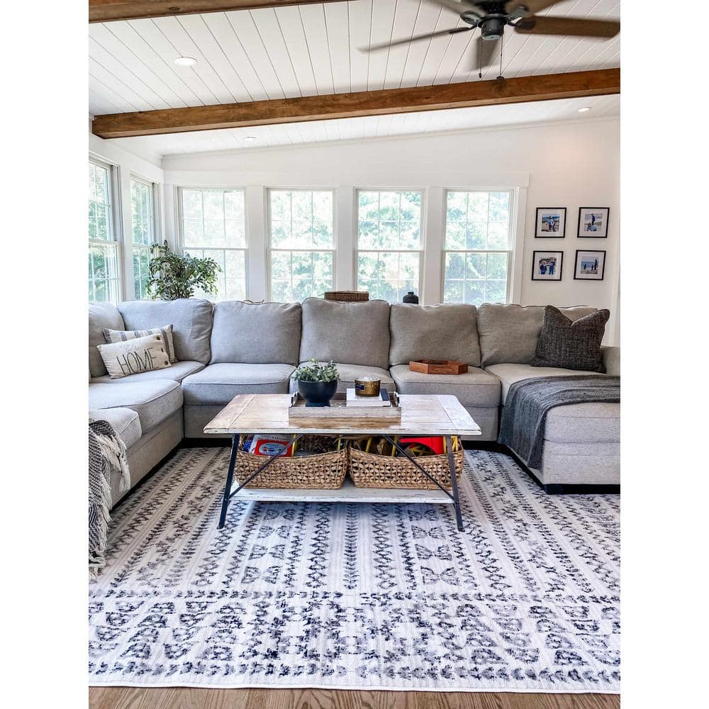Gray and Off-White 5' x 7' Synthetic Rectangular Area Rug