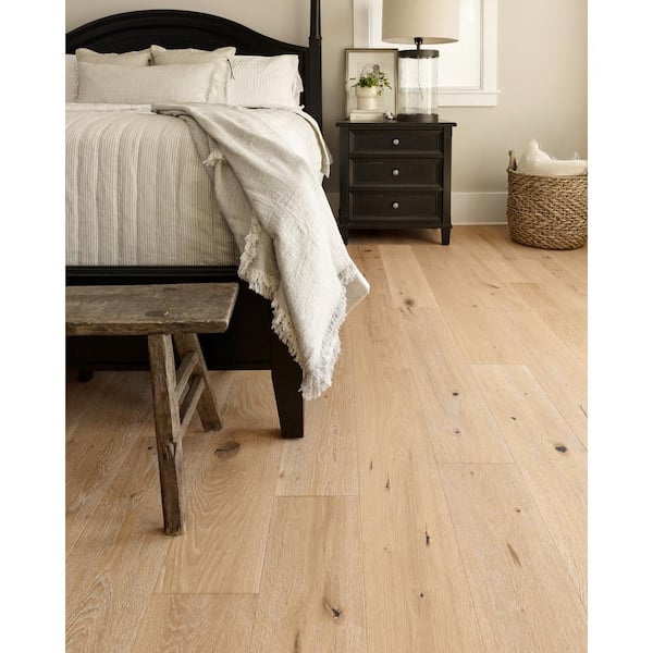 Richmond Lancaster White Oak 9/16 in. T X 7.5 in. W Tongue and Groove Engineered Hardwood Flooring (31.09 sq.ft./case)