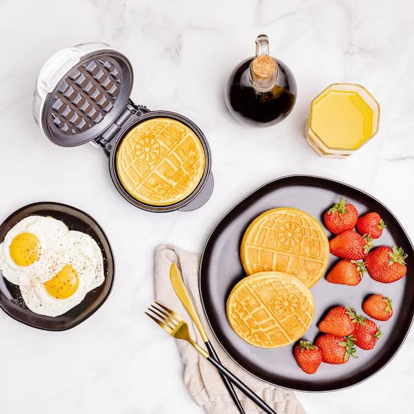 Uncanny Brands Star Wars Silver Mini Death Star American Waffle