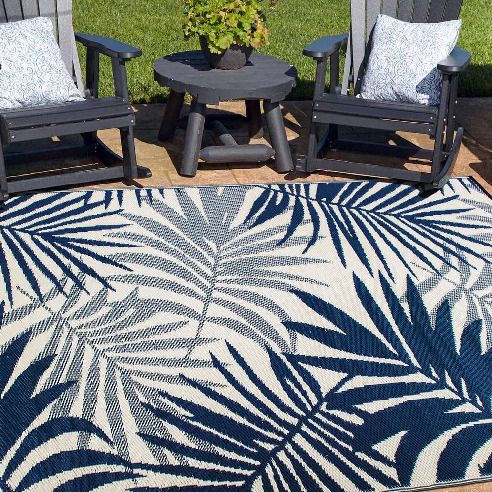 Blue Floral Reversible Synthetic 5' x 7' Indoor Outdoor Rug