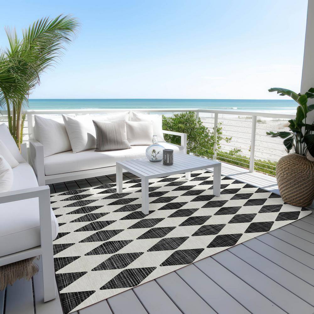 Black and White Diamond Pattern Washable Synthetic Rug 5' x 7'