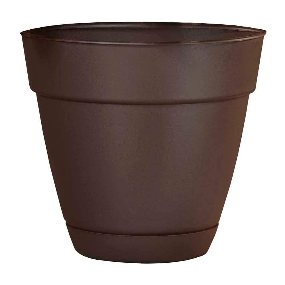 Southern Patio Newbury 8 in. x 7.2 in. Cocoa Resin Planter with Saucer