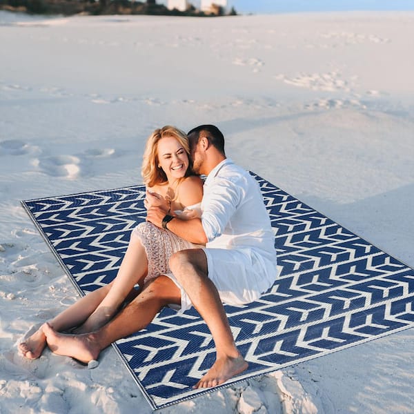 Amsterdam Navy and Creme 8 ft. x 10 ft. Folded Reversible Recycled Plastic Indoor/Outdoor Area Rug-Floor Mat