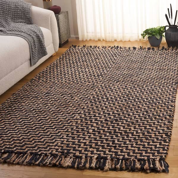 Natural Fiber 4 ft. x 6 ft. Black/Natural Chevron Area Rug