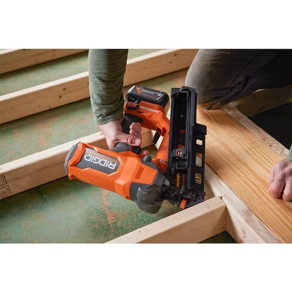 RIDGID 18V Brushless Cordless 21° 3-1/2 in. Framing Nailer Kit